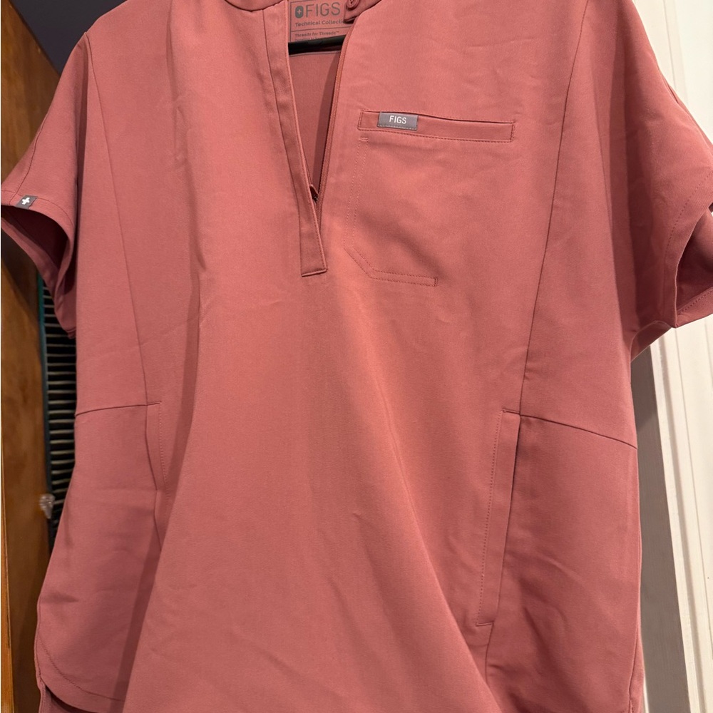Figs women’s mauve montex top- no tags but never worn